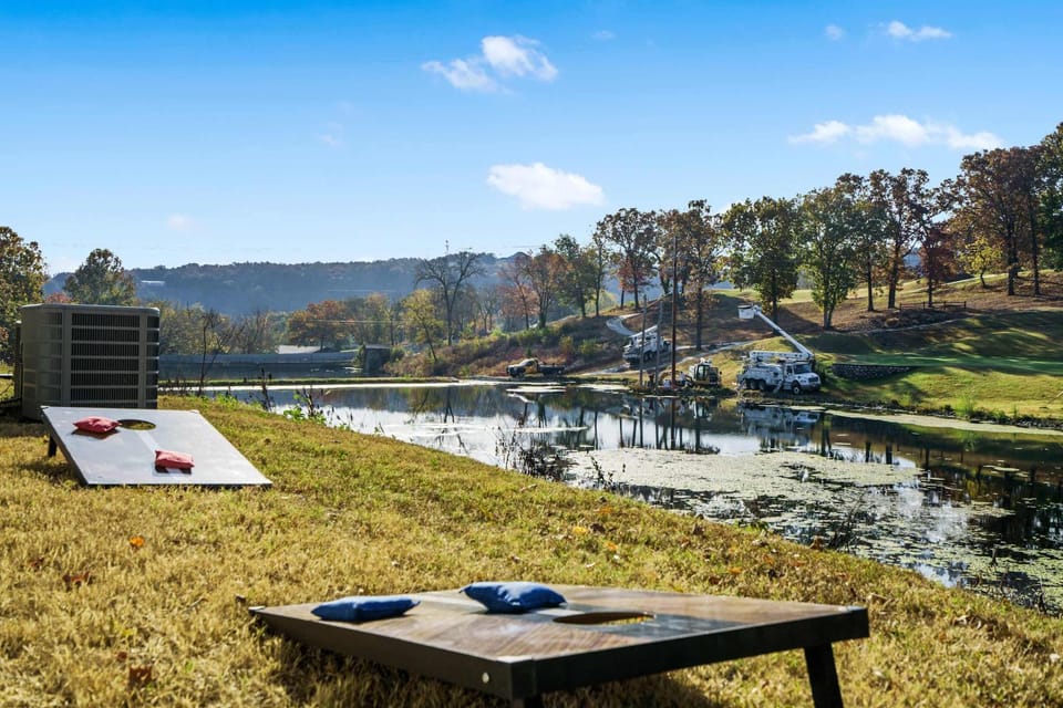 Water's Edge & Golf Course View House in Branson