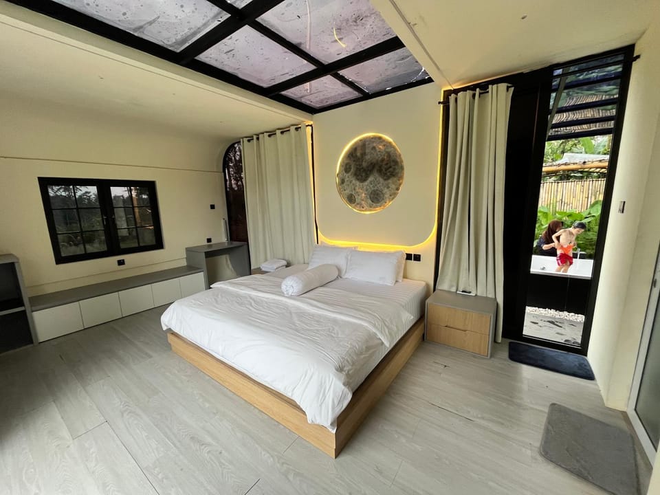 Bed, Photo of the whole room, Bedroom, air conditioner
