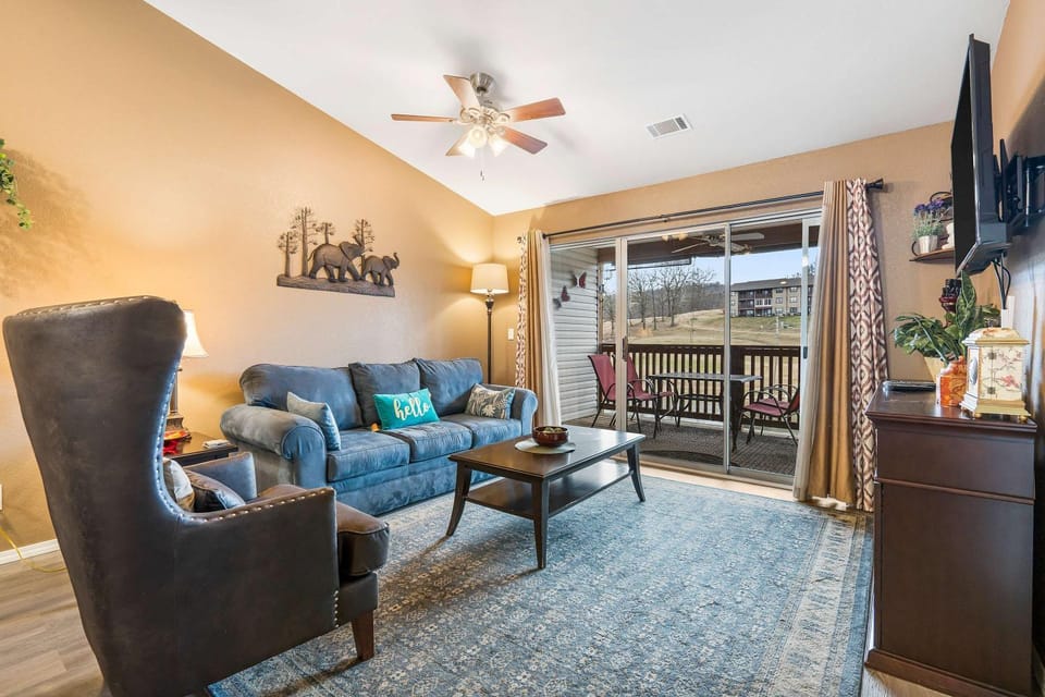 Stunning Water View - Pet Friendly Indoor Pool House in Branson
