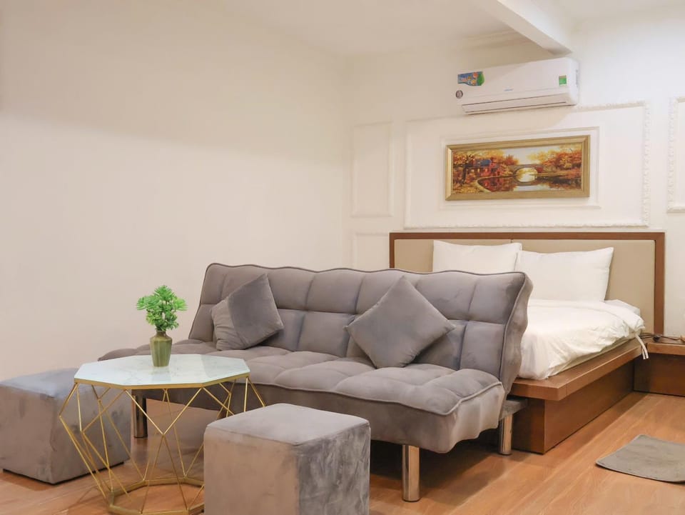 Bed, Living room, Seating area, Bedroom, air conditioner