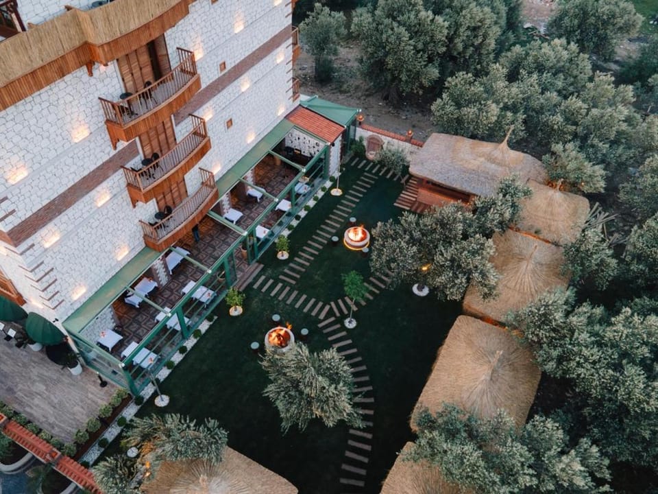 Property building, Day, Bird's eye view, Garden, Garden view