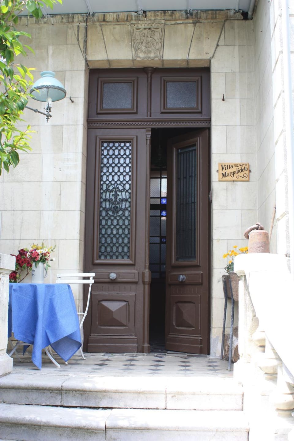 Facade/entrance
