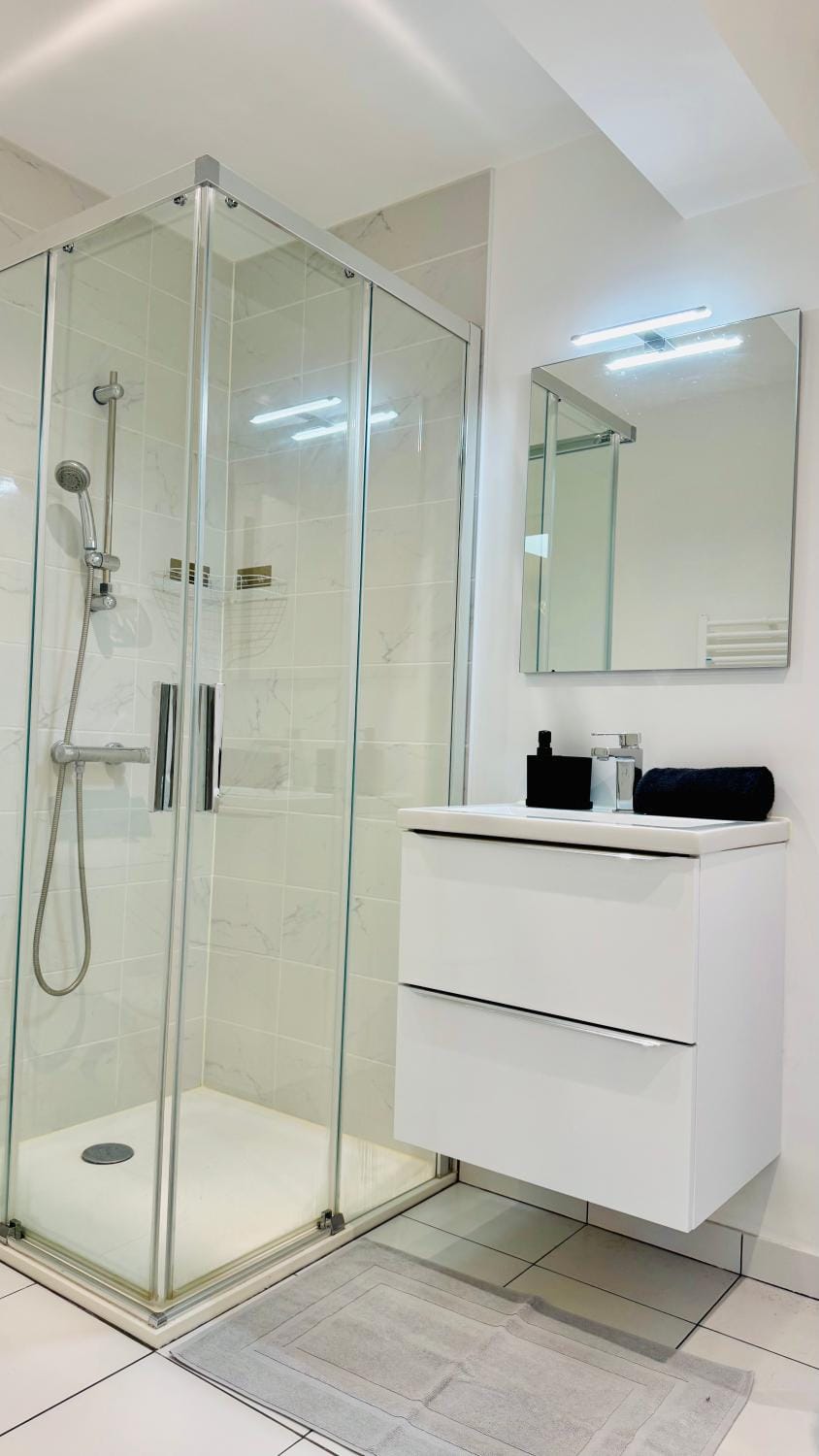 Shower, Bathroom