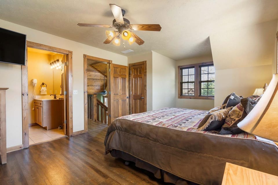 Fox Hollow Family Lodge House in Table Rock Lake