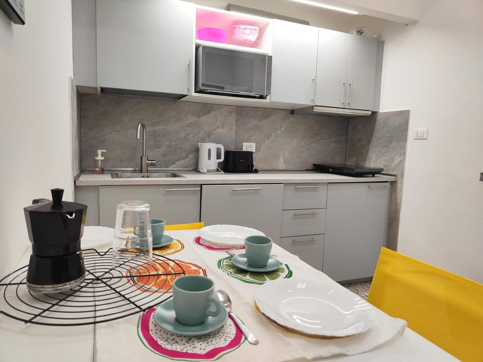 Kitchen or kitchenette, kitchen, kitchen