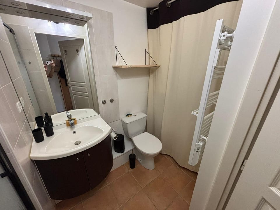 Shower, Toilet