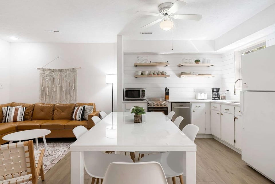 Whispering Woods Retreat - Decorated for Christmas House in Indian Point