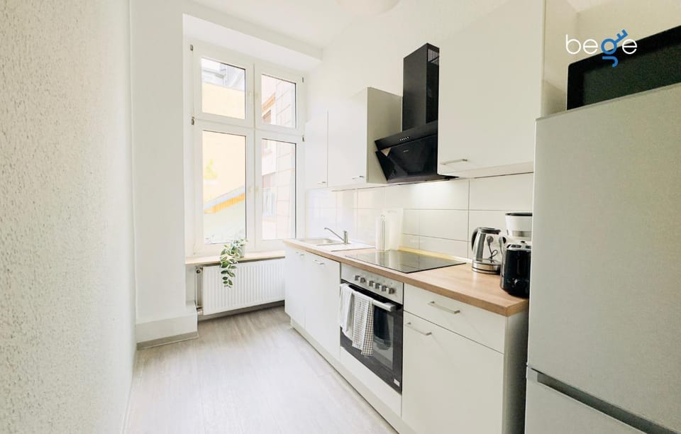 Kitchen or kitchenette, oven, stove