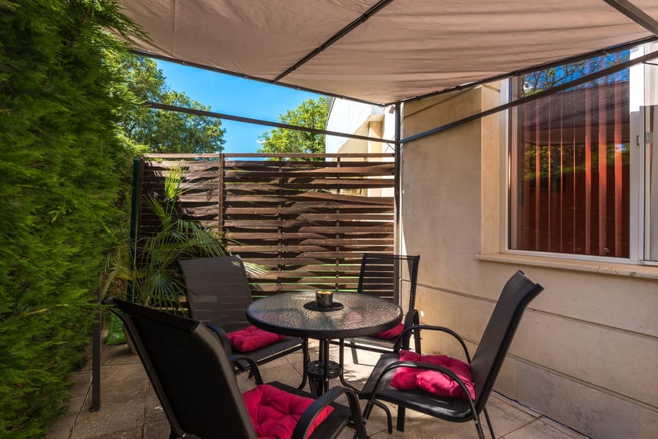 Patio, Seating area