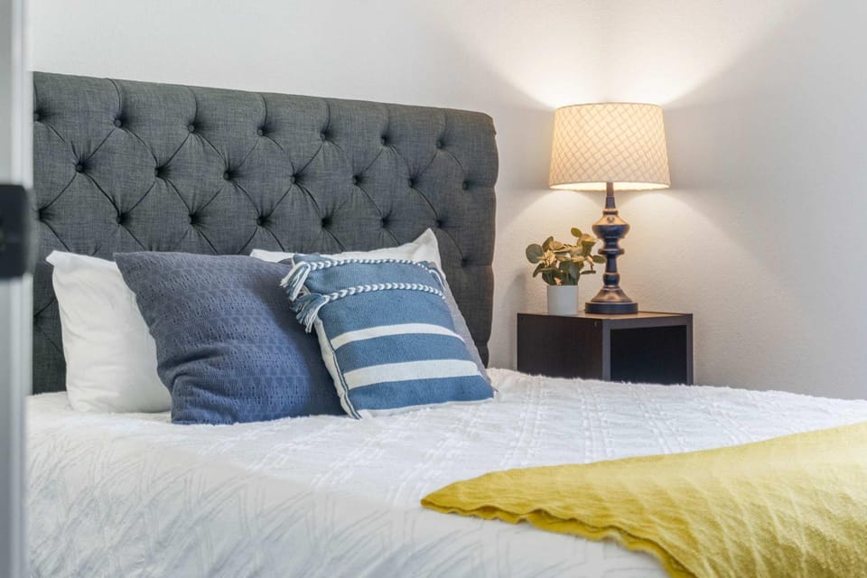 The Lazy Loft - Stay for 4 House in Branson