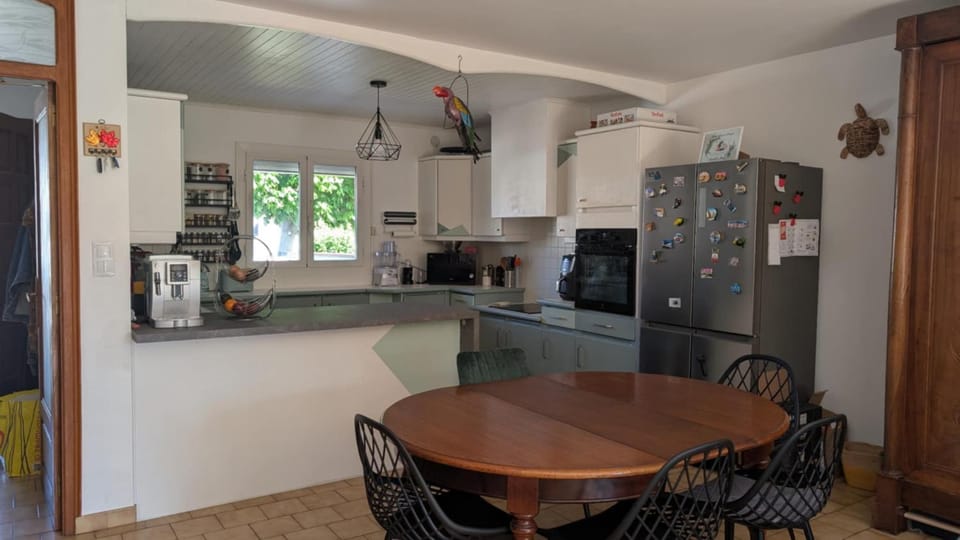 Coffee/tea facilities, Kitchen or kitchenette, Dining area, dishwasher, oven, pet friendly, stove, toaster