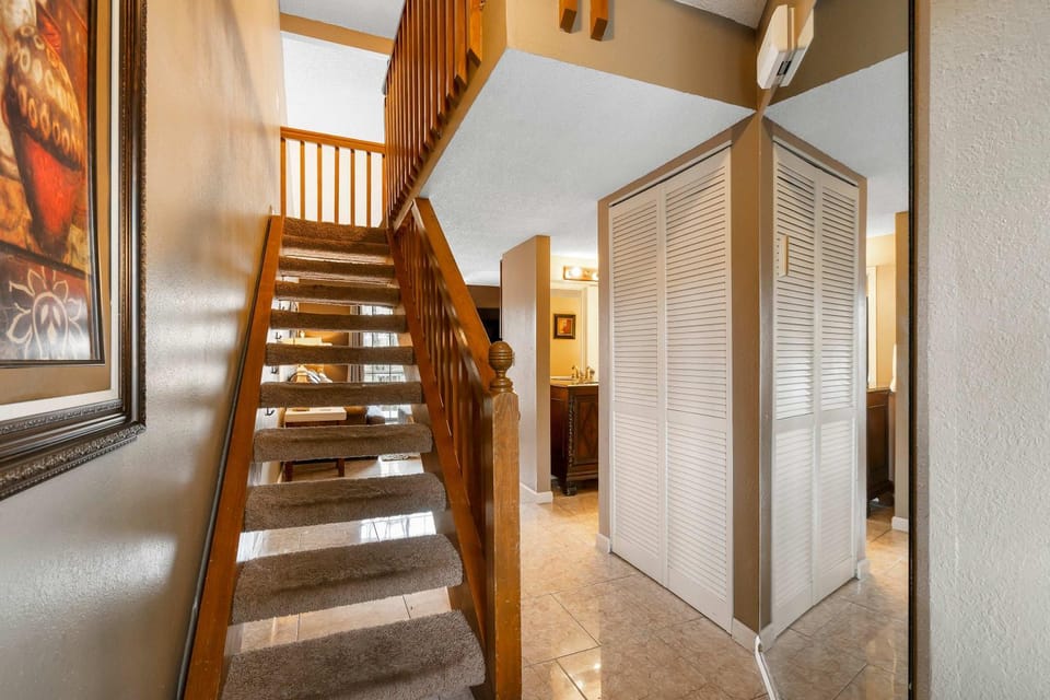 Branson Getaway - Condo for 6 in Epic Location House in Branson