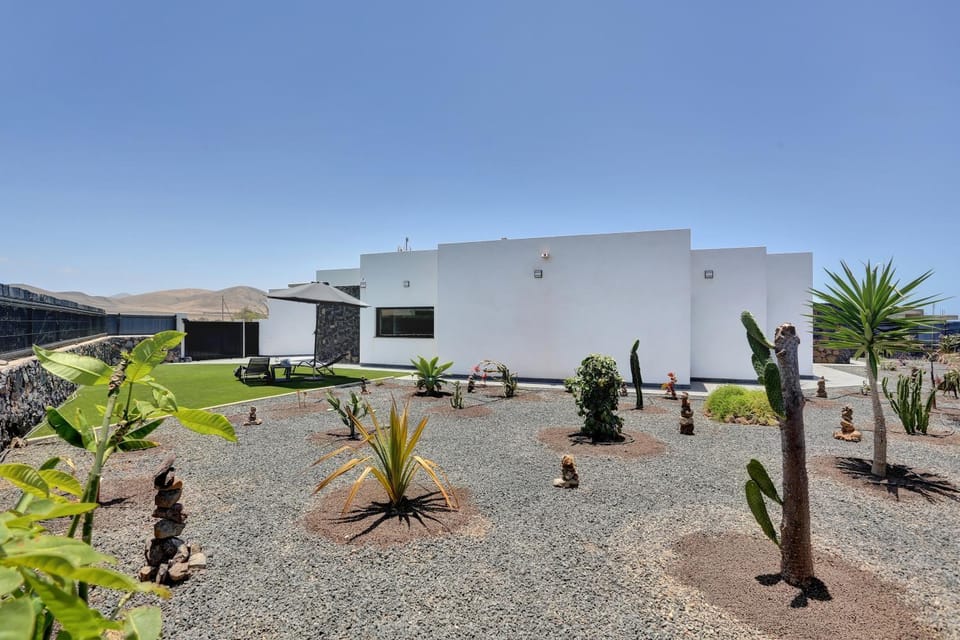Villa Dorada del Roque, heated pool & luxury in El Roque Villa in Maxorata