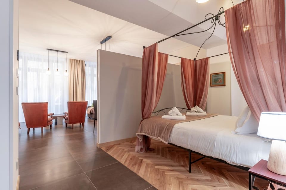 Bed, Living room, Bedroom