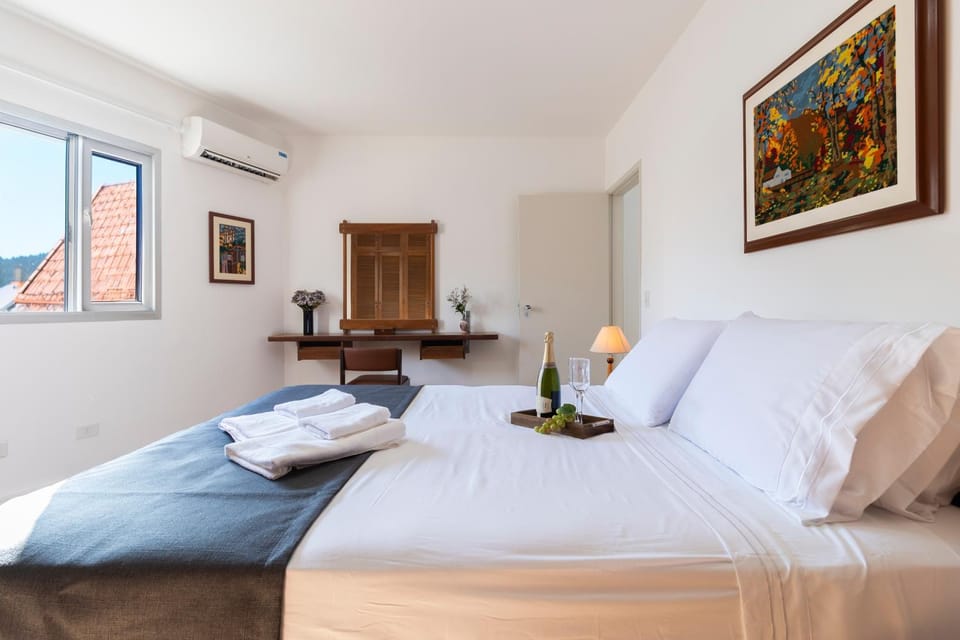 Bed, Photo of the whole room, Bedroom, air conditioner