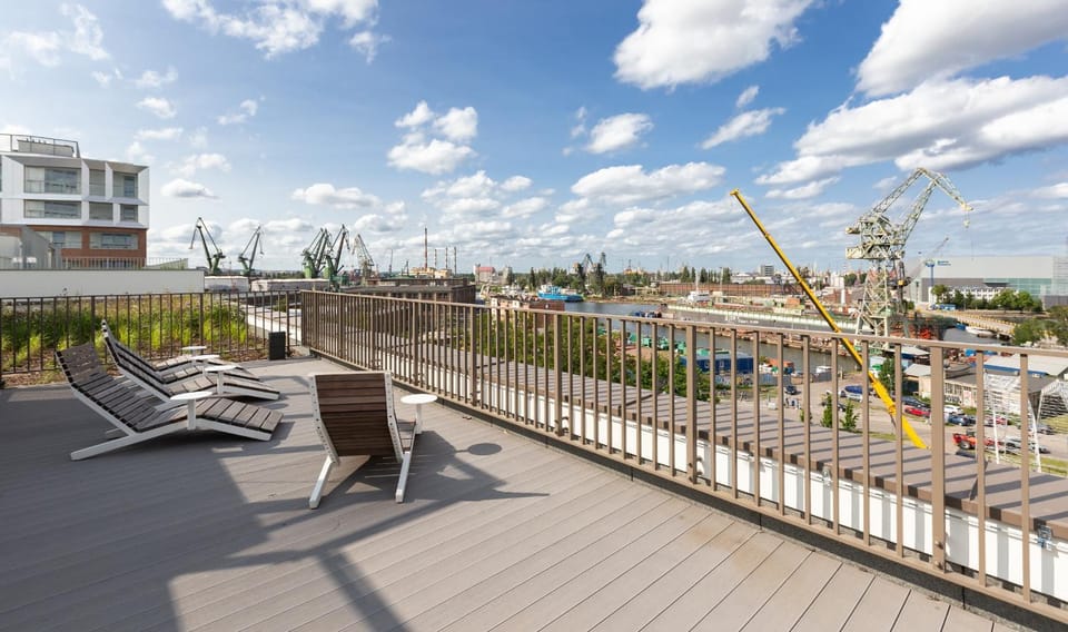 Property building, View (from property/room), Balcony/Terrace, Evening entertainment, sunbed