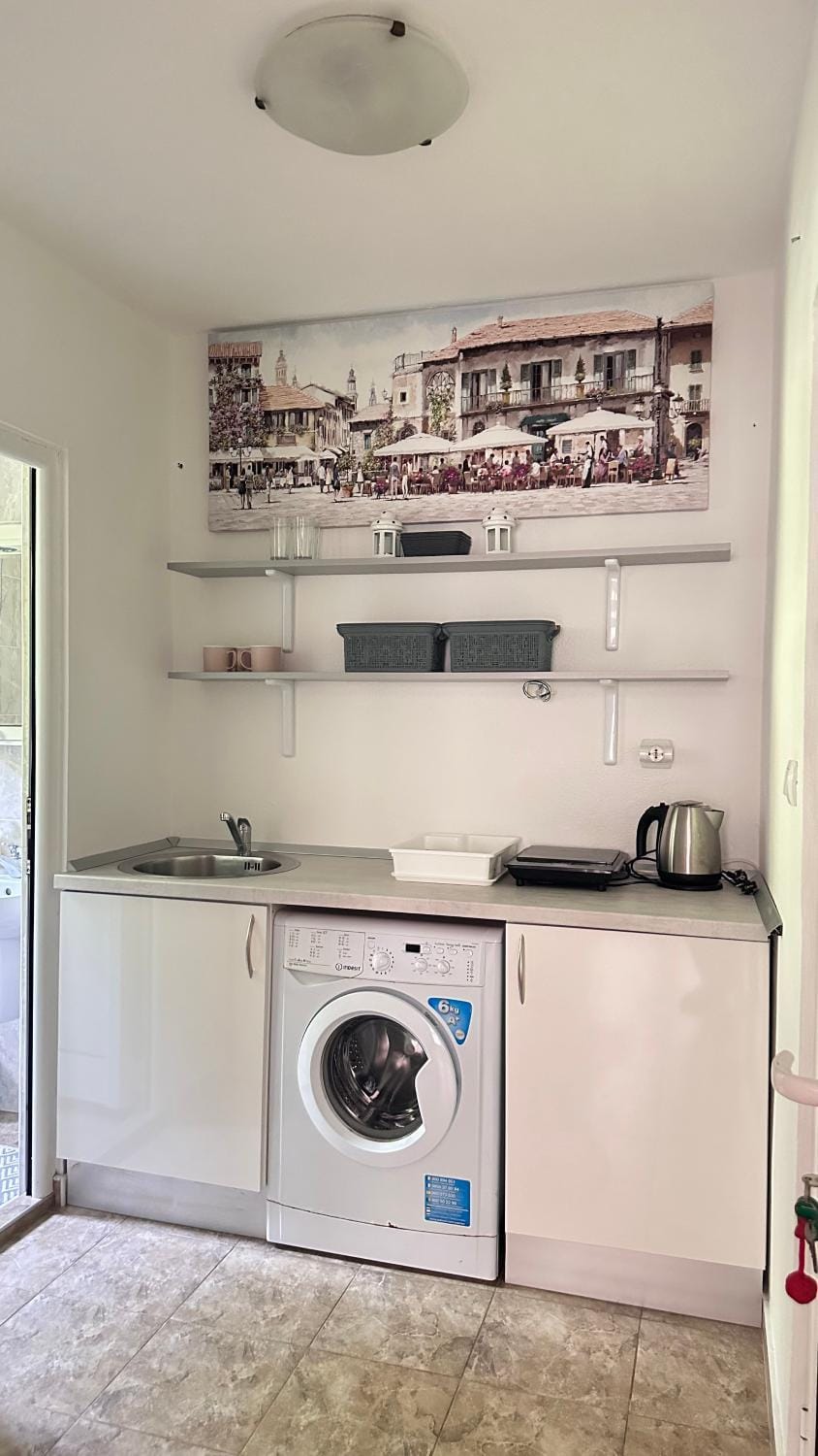 Kitchen or kitchenette, stove, washing machine