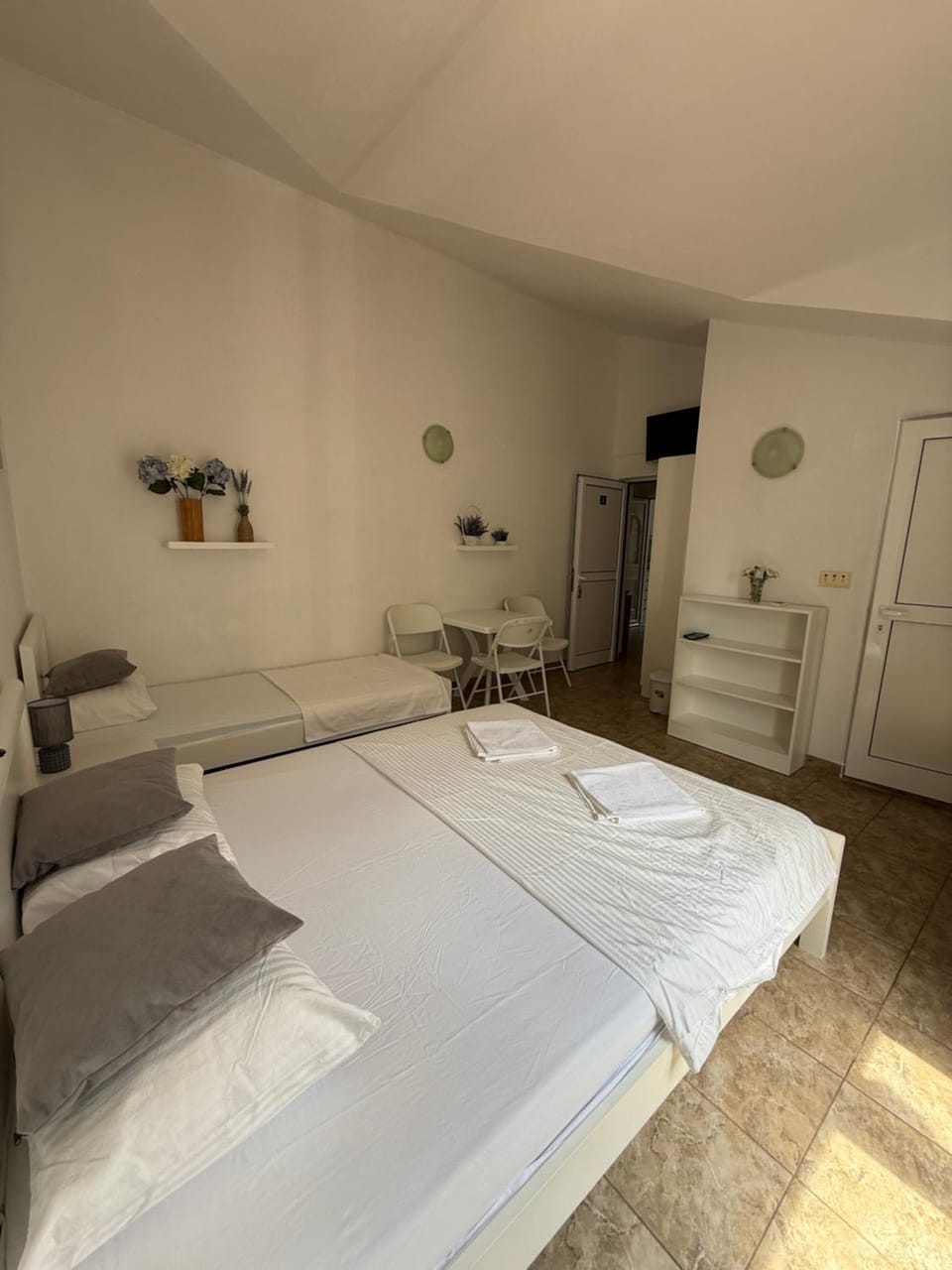 Bed, Photo of the whole room, Bedroom, towels