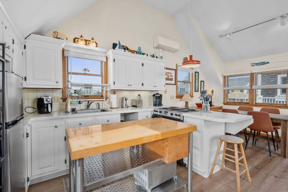 Charming Cape Cod Retreat Near the Beach House in East Sandwich
