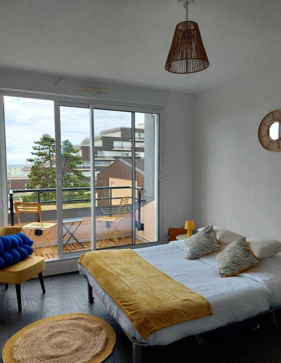 Bed, Photo of the whole room