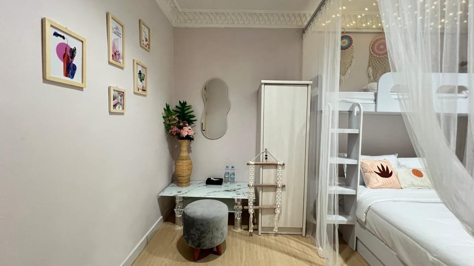 Bed, Photo of the whole room, wardrobe