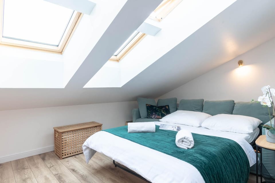 Bed, Photo of the whole room, Bedroom