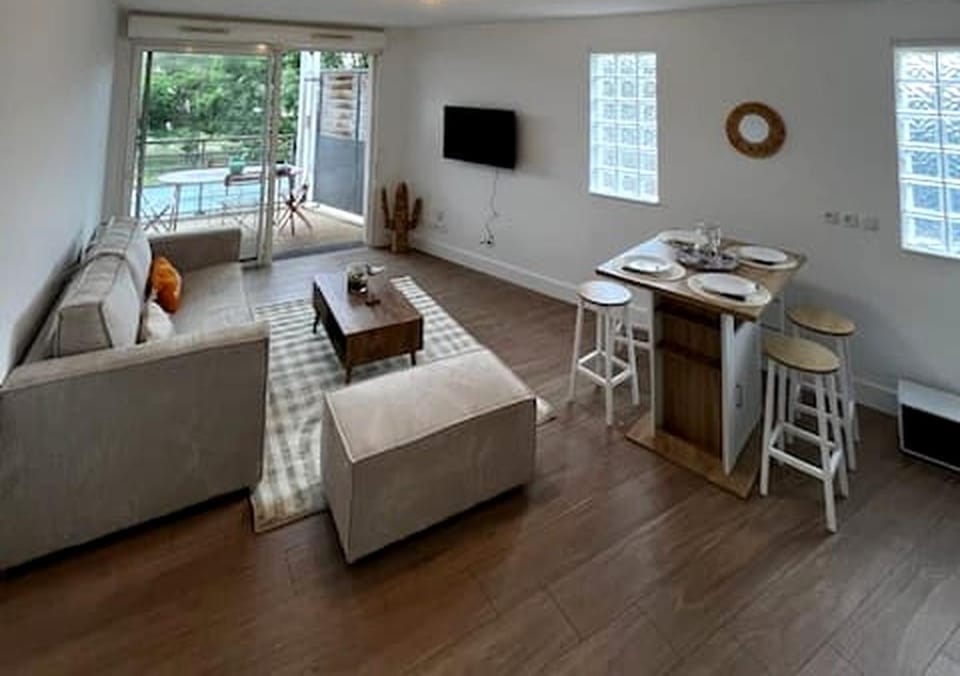 Bed, TV and multimedia, Living room, Photo of the whole room, Dining area