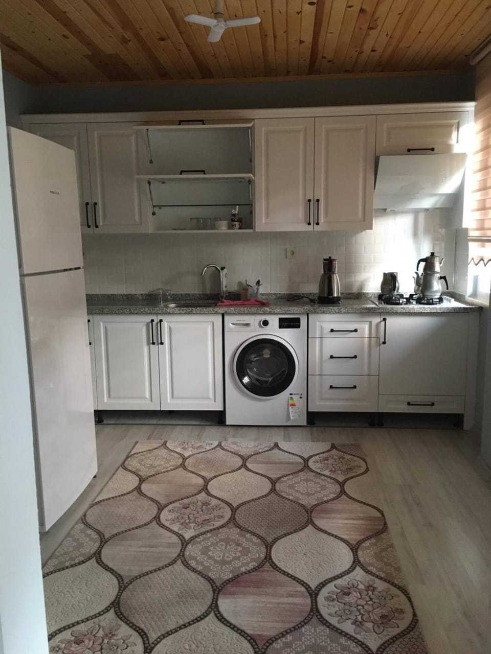 Kitchen or kitchenette, stove, washing machine
