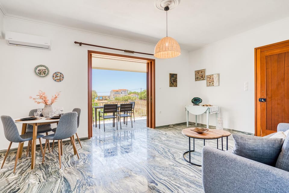 Living room, Seating area, Dining area, air conditioner