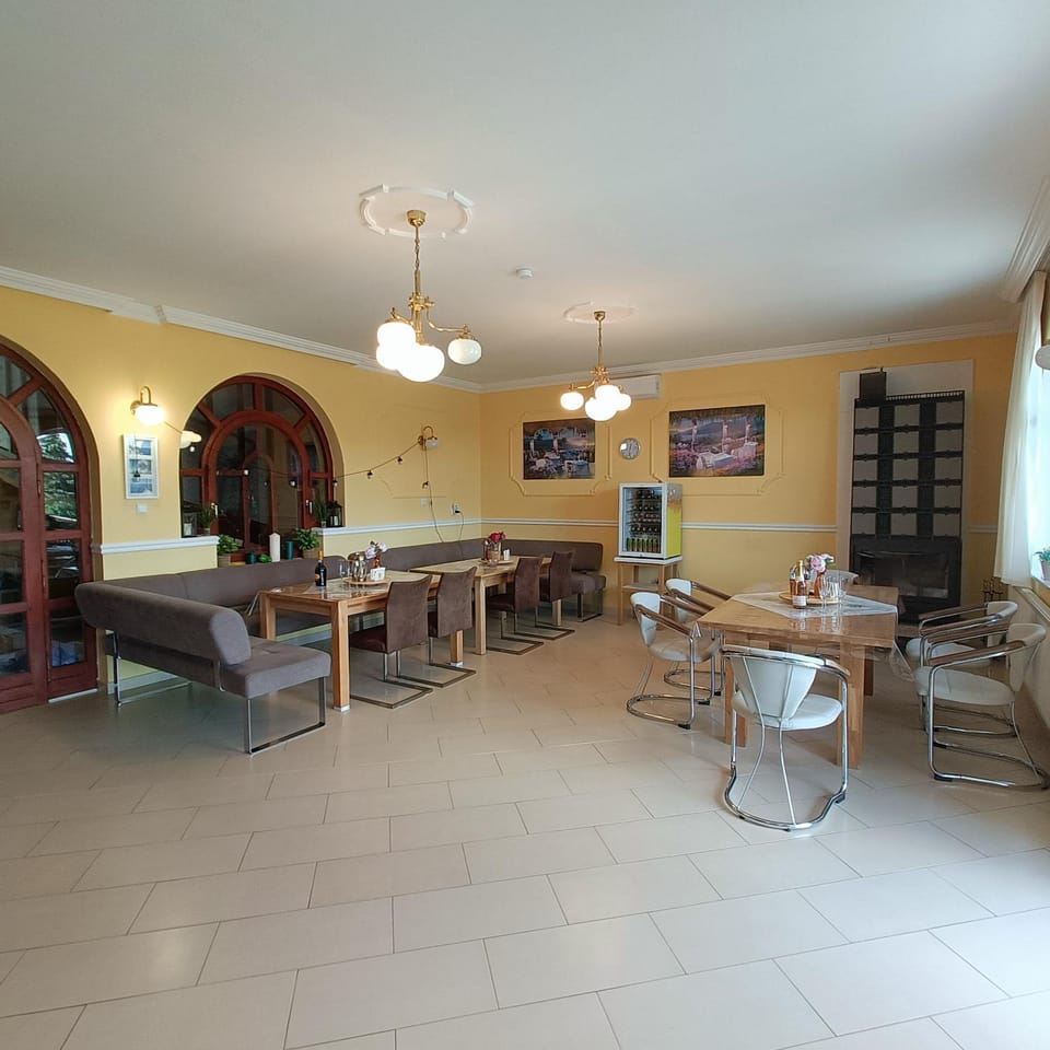 Communal lounge/ TV room, Dining area