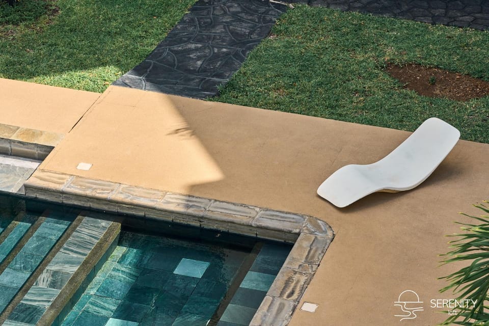 Swimming pool, sunbed