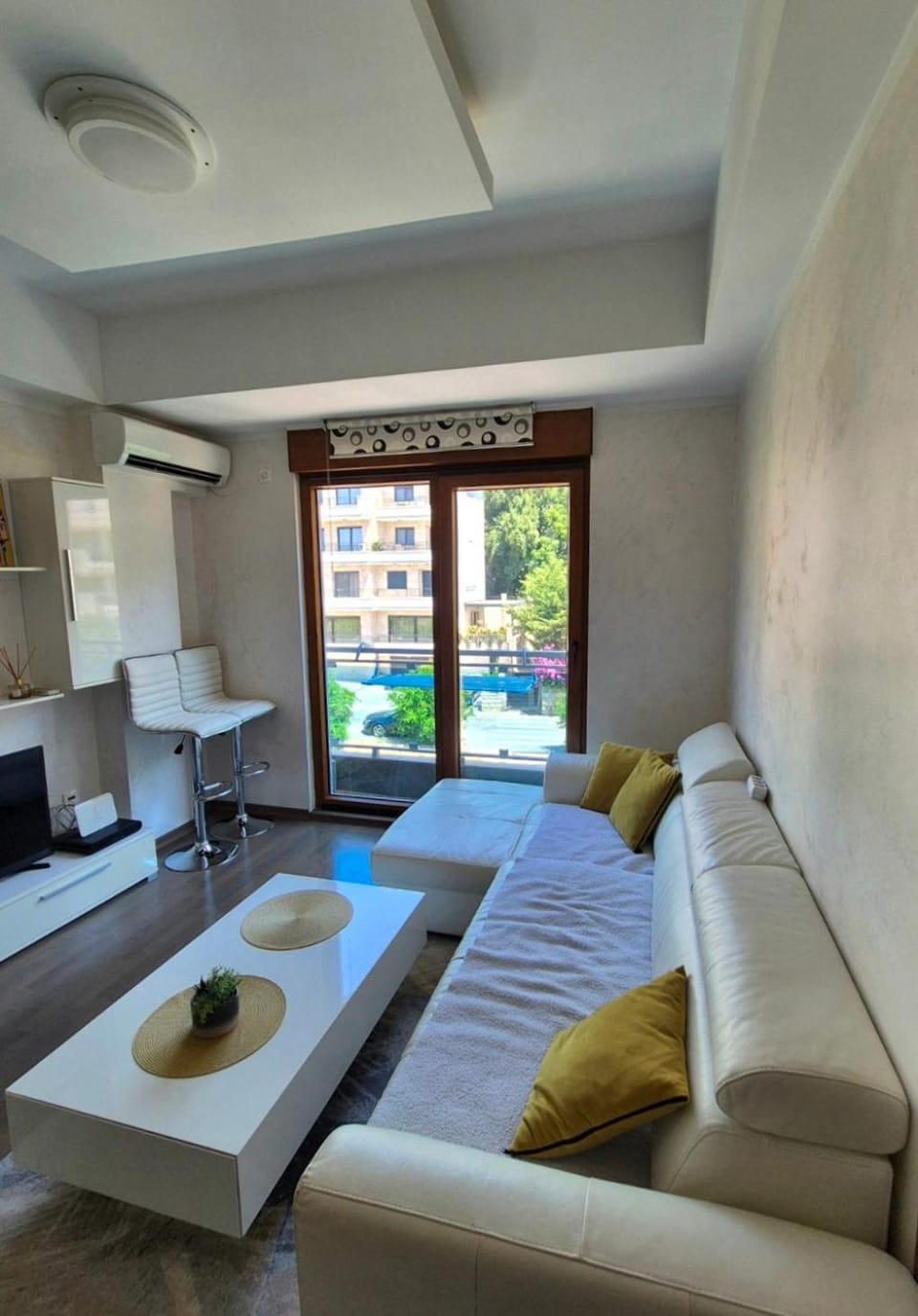 TV and multimedia, Living room, Photo of the whole room, Seating area