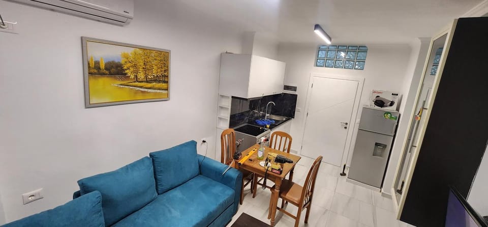 TV and multimedia, Kitchen or kitchenette, Living room, Seating area, Dining area, minibar, oven, air conditioner