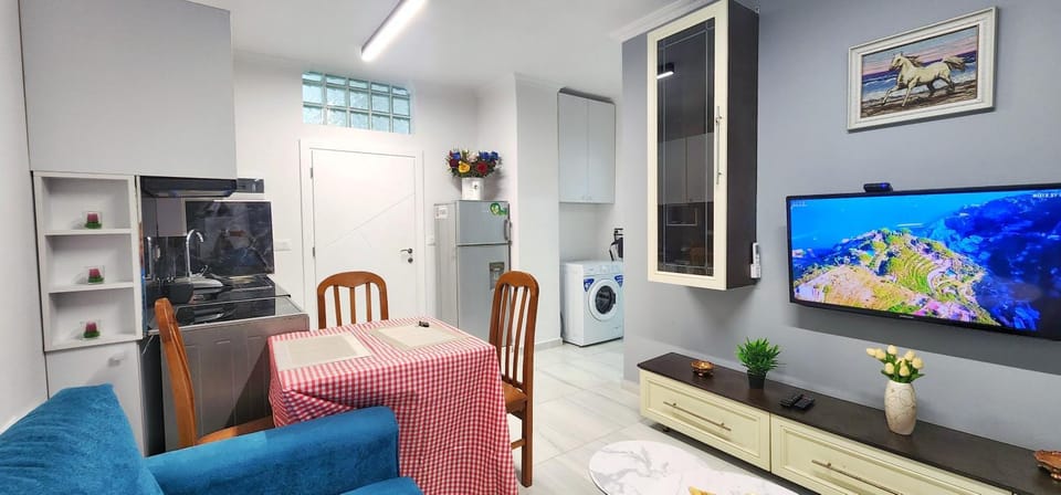 Communal lounge/ TV room, TV and multimedia, Kitchen or kitchenette, Living room, Seating area