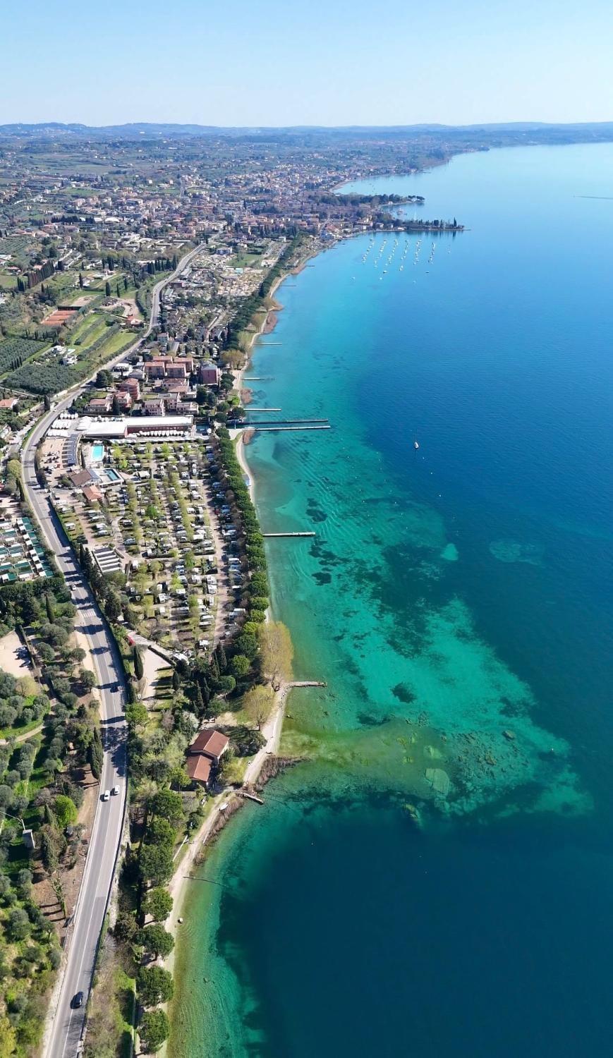 Appartamento sul lago con spiaggia privata Apartment in Lake Garda