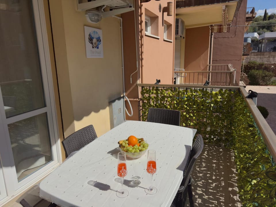 Appartamento sul lago con spiaggia privata Apartment in Lake Garda