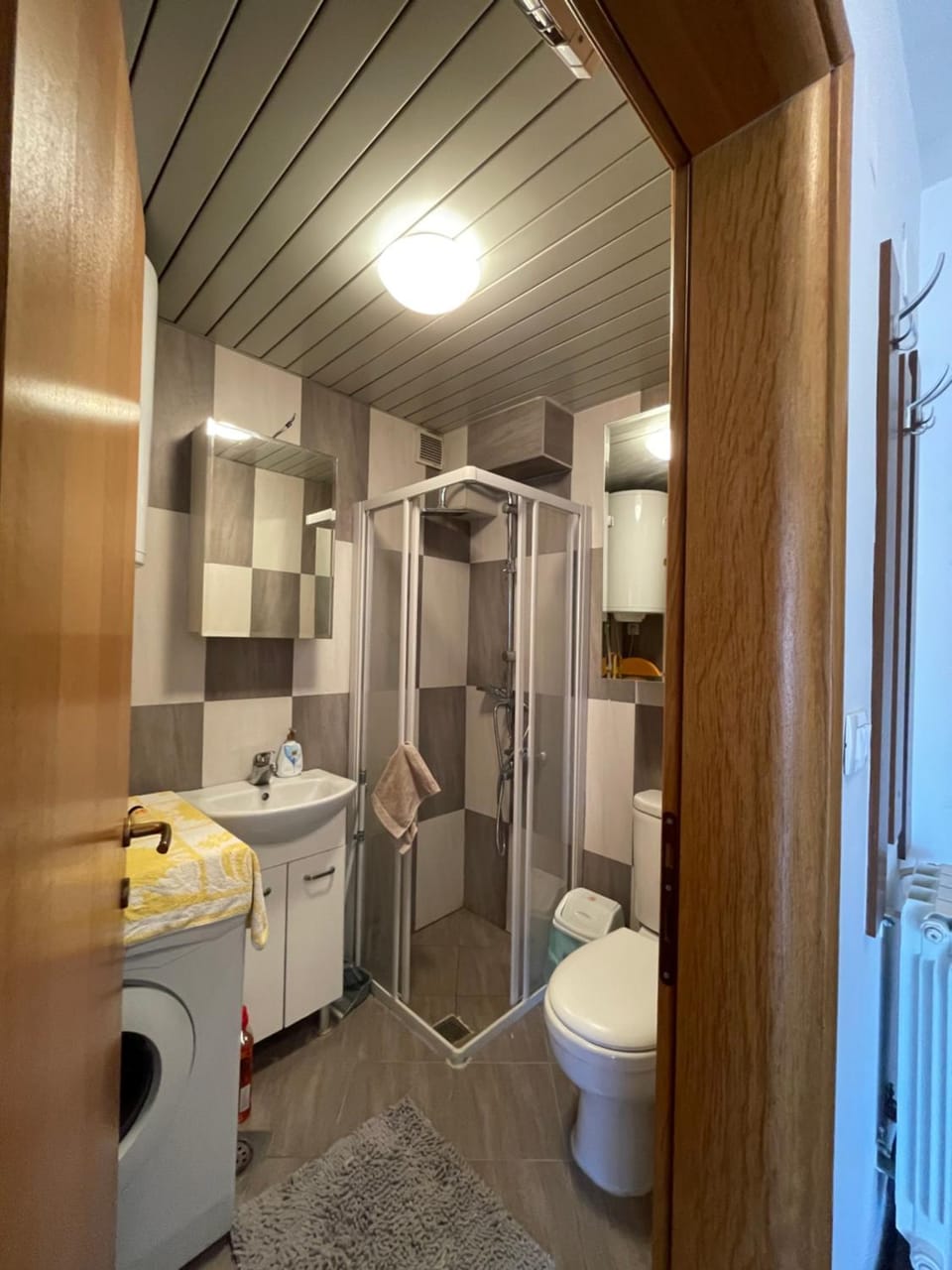 Shower, Toilet, Bathroom, towels