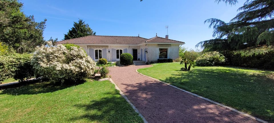 Villa palmeraie Villa in Nouvelle-Aquitaine