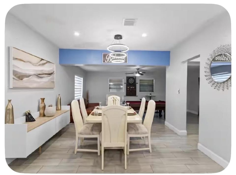 Spacious Home With Pool Table Near Stadium House in Miami Gardens