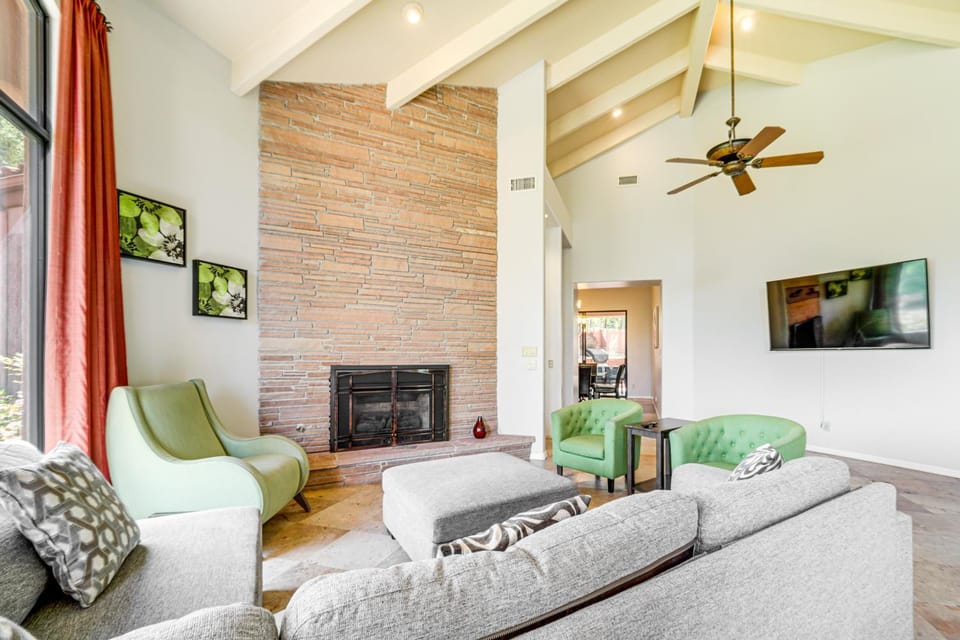 Group Getaway with Outdoor Oasis in Sedona! House in Sedona