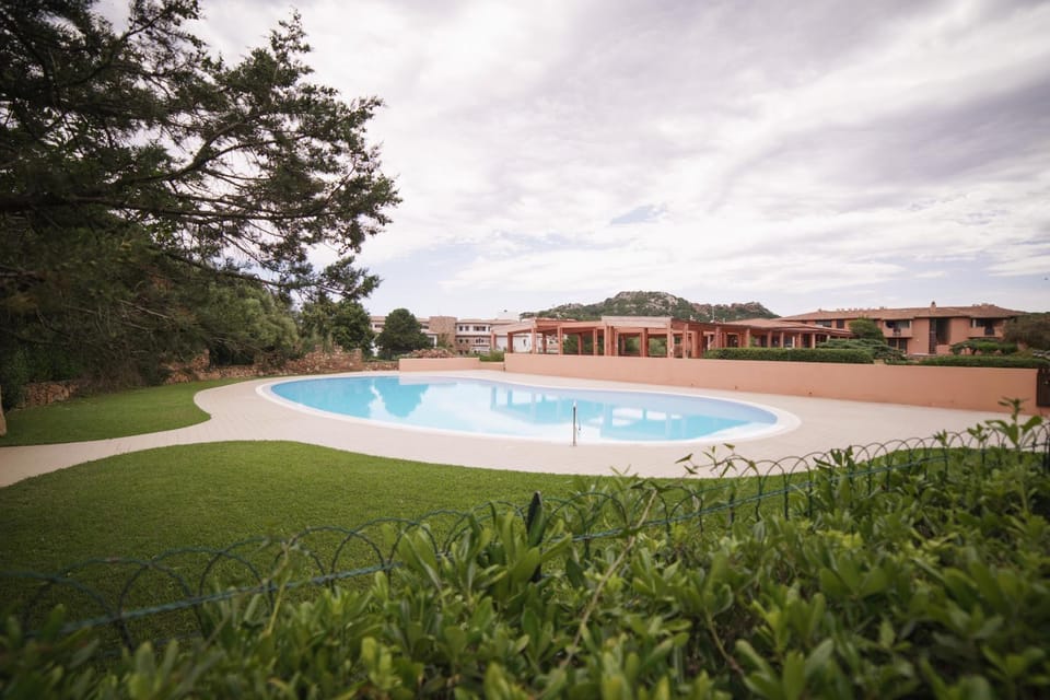 Property building, Day, Natural landscape, Summer, Garden, Garden view, Pool view, Swimming pool, Swimming pool, sunbed