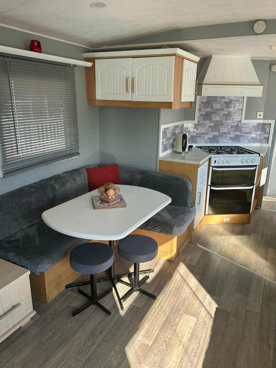 8 Berth 3 bed caravan pet friendly TP56 Campground/ 
RV Resort in Chapel Saint Leonards