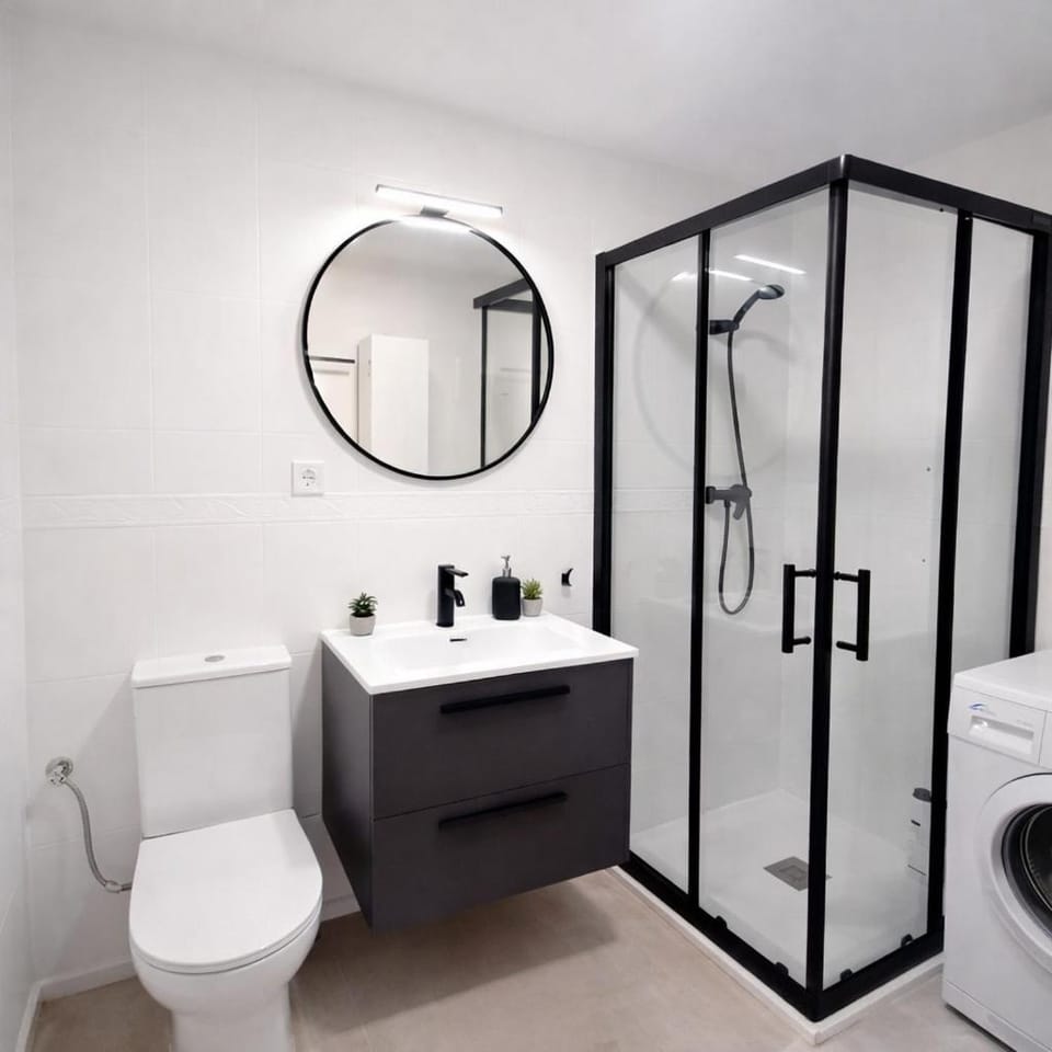 Shower, Toilet