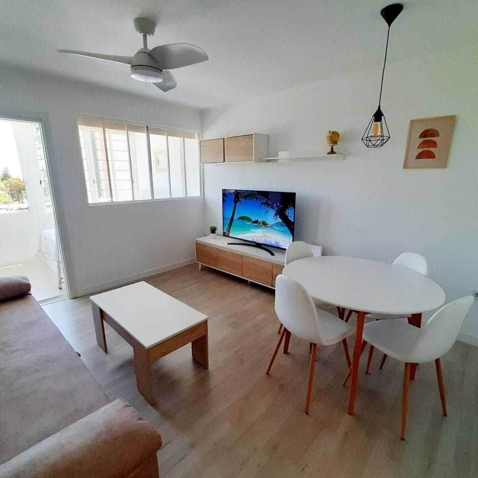 TV and multimedia, Living room, Seating area, Dining area, Evening entertainment