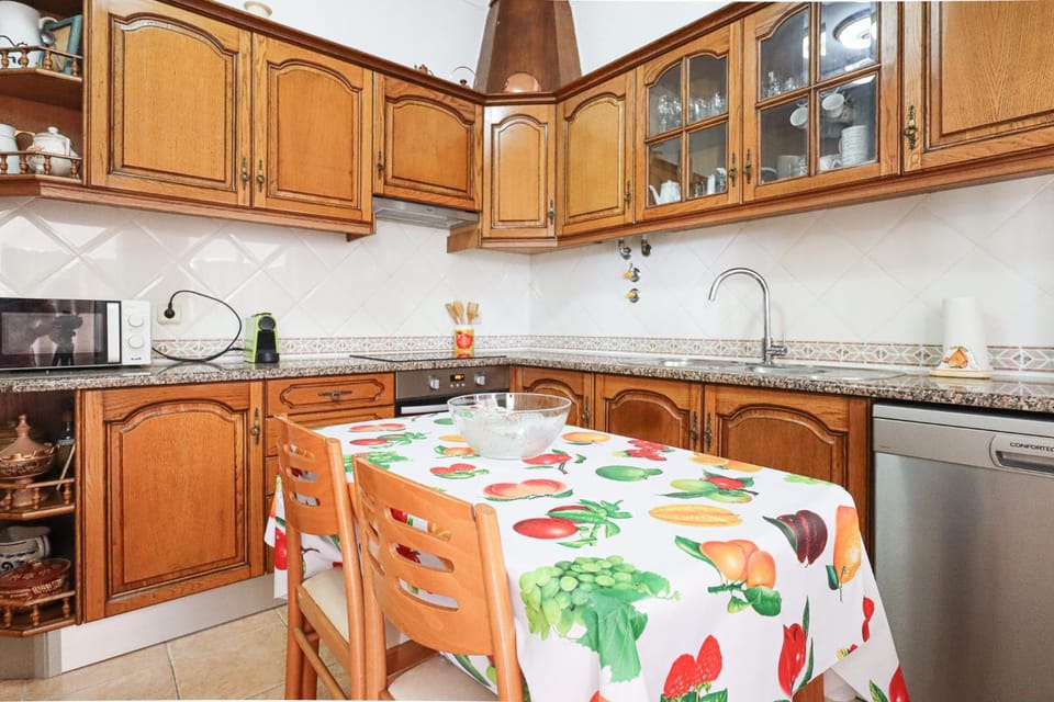 Kitchen or kitchenette, Dining area, dishwasher, stove, toaster