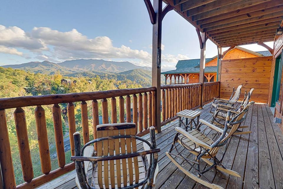 Majestic Peaks by Venture Smoky Mountains House in Gatlinburg