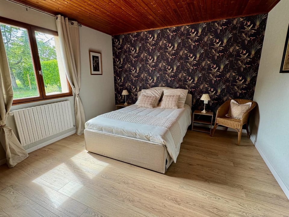 Bed, Photo of the whole room, Bedroom