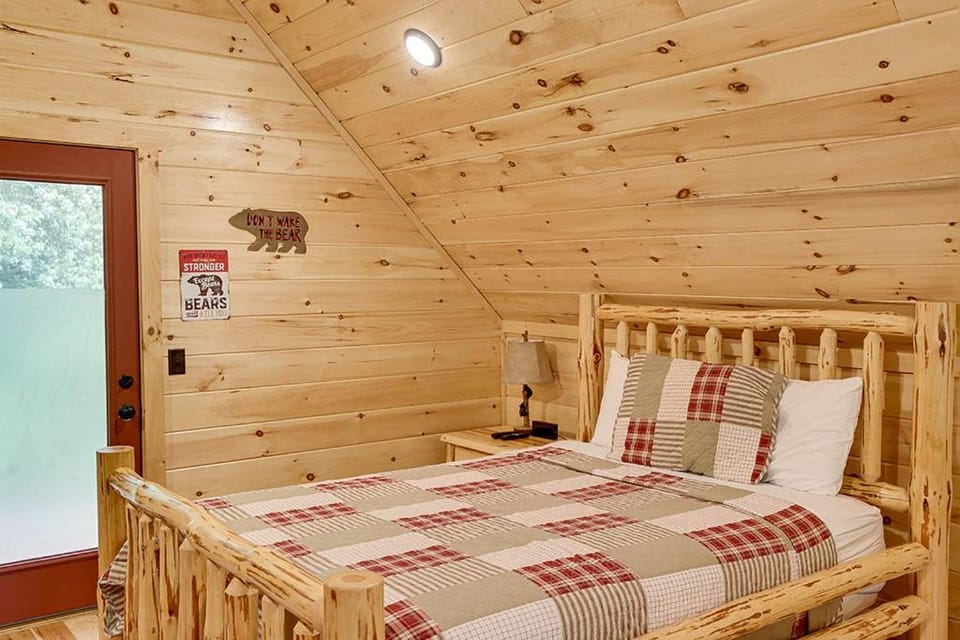 Makin Memories by Venture Smoky Mountains House in Pittman Center