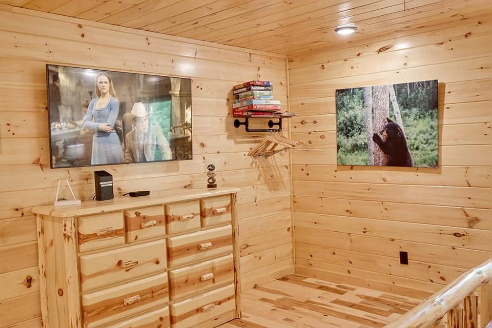Makin Memories by Venture Smoky Mountains House in Pittman Center