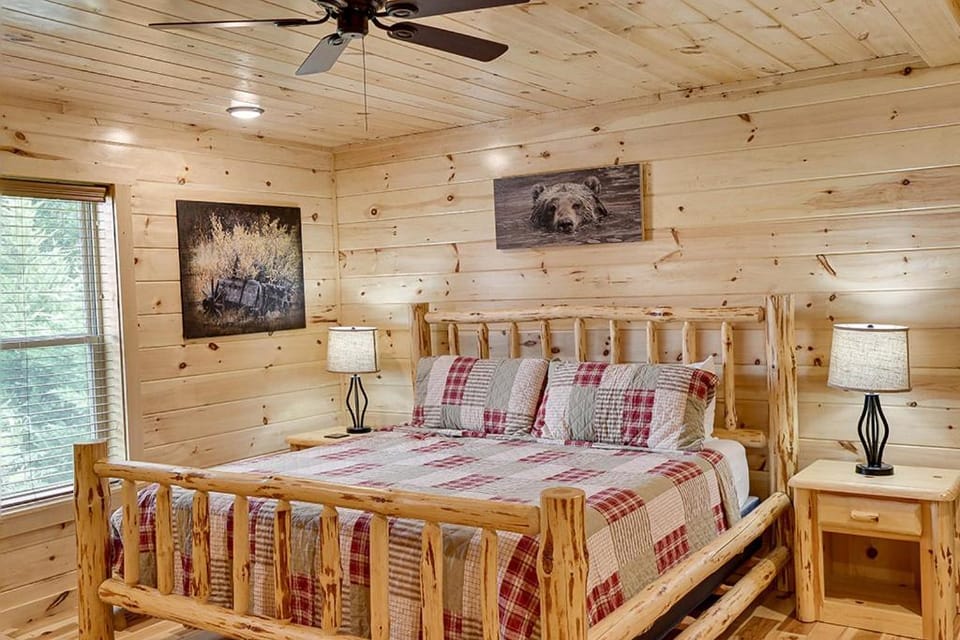 Makin Memories by Venture Smoky Mountains House in Pittman Center